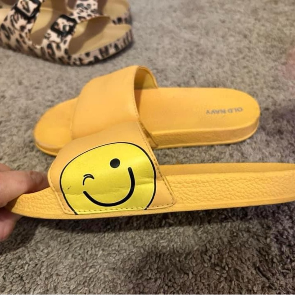 Girl Old Navy slides